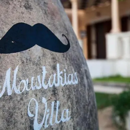 Moustakias Willa Karavádhos
